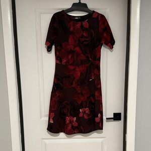 Chic Floral Mini Dress in Red